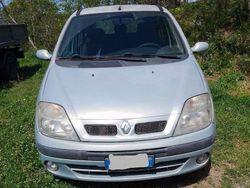 Argento Usata 2000 Renault Scénic Monovolume | 600 € (Cara)
