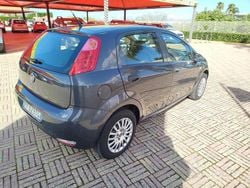 Nero Usata 2016 Fiat Punto Lounge Tre volumi | 5900 € (Buon prezzo)