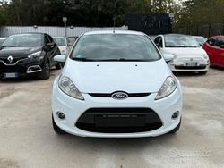Bianco Usata 2010 Ford Fiesta Due volumi | 3499 € (Ottimo prezzo)