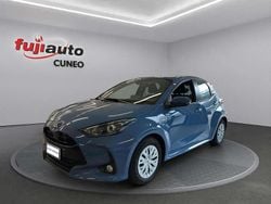 Urban blue Usata 2021 Toyota Yaris Hybrid Active Due volumi | 13.900 € (Buon prezzo)