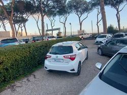 Bianco Usata 2018 Toyota Yaris Hybrid Tre volumi | 16.500 € (Molto cara)