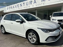 Bianco Usata 2022 VW Golf VIII Life Tre volumi | 20.900 € (Buon prezzo)