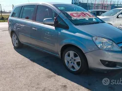 Grigio Usata 2010 Opel Zafira Monovolume | 3299 € (Ottimo prezzo)