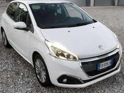 Usata 2016 Peugeot 208 Allure Due volumi | 5000 € (Buon prezzo)