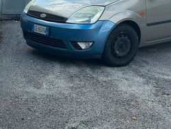 Usata 2002 Ford Fiesta Tre volumi | 1000 € (Ottimo prezzo)