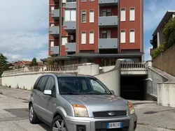Grigio Usata 2006 Ford Fusion Collection Due volumi | 2000 € (Buon prezzo)