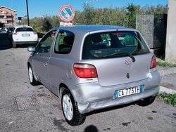 Usata 2003 Toyota Yaris Tre volumi | 1800 € (Ottimo prezzo)