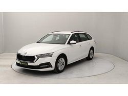 Bianco(met.) Usata 2021 Skoda Octavia Ambition Station wagon | 15.900 € (Ottimo prezzo)