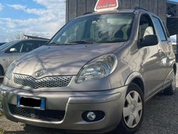 Grigio Usata 2004 Toyota Yaris Station wagon | 1500 € (Ottimo prezzo)