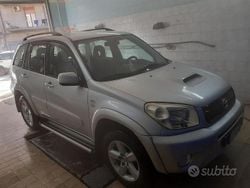 Grigio Usata 2004 Toyota RAV4 SUV | 5200 € (Buon prezzo)