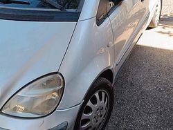 Grigio Usata 2001 Mercedes A140 Tre volumi | 700 € (Super prezzo)