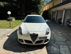 Bianco Usata 2012 Alfa Romeo Giulietta Tre volumi | 4800 € (Buon prezzo)