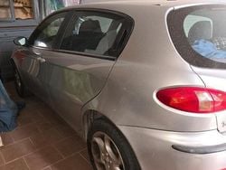 Grigio Usata 2002 Alfa Romeo 147 Due volumi | 530 € (Buon prezzo)