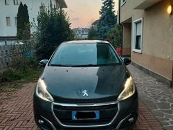 Grigio Usata 2016 Peugeot 208 Active Due volumi | 5700 € (Ottimo prezzo)