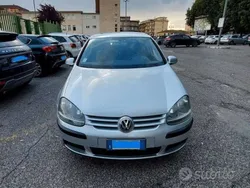 Argento Usata 2004 VW Golf IV Comfortline Tre volumi | 2200 € (Buon prezzo)