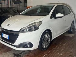 Bianco Usata 2018 Peugeot 208 Allure Due volumi | 7500 € (Ottimo prezzo)