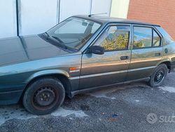 Usata 1988 Alfa Romeo 33 Tre volumi | 2700 €