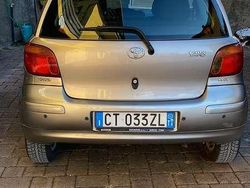 Grigio Usata 2005 Toyota Yaris Due volumi | 3950 € (Molto cara)