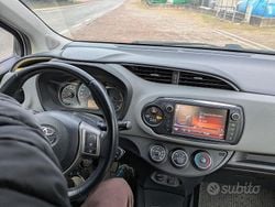 Bianco Usata 2016 Toyota Yaris Tre volumi | 6900 € (Buon prezzo)