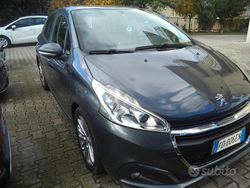 Grigio Usata 2016 Peugeot 208 Active Due volumi | 6300 € (Buon prezzo)