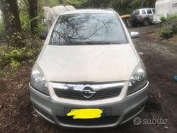Grigio Usata 2010 Opel Zafira Monovolume | 500 € (Super prezzo)