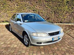 Grigio Usata 2000 Opel Vectra Edition Tre volumi | 2500 €