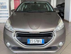 Grigio Usata 2014 Peugeot 208 Business-Line Due volumi | 5900 € (Buon prezzo)