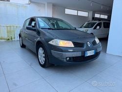Grigio Usata 2007 Renault Mégane II Dynamique Tre volumi | 899 € (Super prezzo)