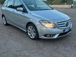 Grigio Usata 2014 Mercedes B200 Monovolume | 7500 € (Buon prezzo)