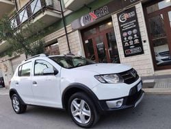 Bianco Usata 2016 Dacia Sandero Stepway Tre volumi | 8490 € (Buon prezzo)