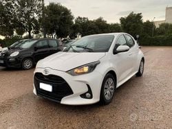 Bianco Usata 2023 Toyota Yaris Tre volumi | 15.300 € (Buon prezzo)