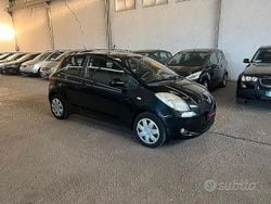Nero Usata 2006 Toyota Yaris Tre volumi | 2700 € (Buon prezzo)