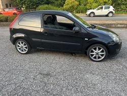 Nero Usata 2007 Ford Fiesta Ghia Tre volumi | 1700 € (Buon prezzo)