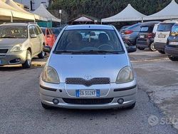 Grigio Usata 2000 Toyota Yaris Luna Tre volumi | 999 € (Ottimo prezzo)