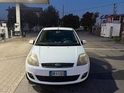 Usata 2008 Ford Fiesta Tre volumi | 3200 € (Molto cara)