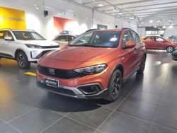 Arancione Usata 2022 Fiat Tipo Cross Tre volumi | 18.900 € (Molto cara)
