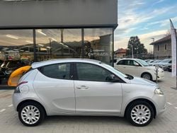 Giallo Usata 2013 Lancia Ypsilon Gold Due volumi | 7900 € (Molto cara)