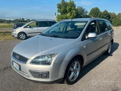 Argento Usata 2007 Ford C-MAX Ghia Monovolume | 1990 € (Buon prezzo)