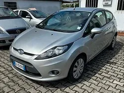Argento Usata 2010 Ford Fiesta Titanium Due volumi | 4200 € (Buon prezzo)