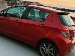 Usata 2012 Toyota Yaris Tre volumi | 5900 € (Buon prezzo)