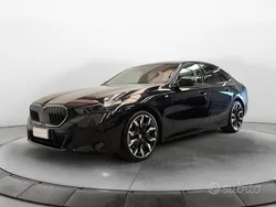 Carbon black / metallizzato Usata 2024 BMW 520 M Sport Tre volumi | 59.900 € (Cara)