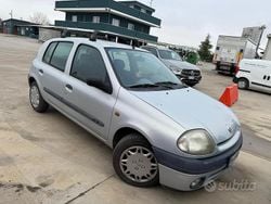 Grigio Usata 1999 Renault Clio II Due volumi | 900 €