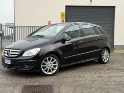Nero Usata 2006 Mercedes B200 Monovolume | 2450 € (Buon prezzo)