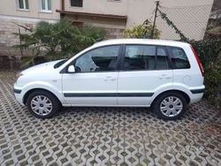 Bianco Usata 2009 Ford Fusion Tre volumi | 2850 € (Buon prezzo)