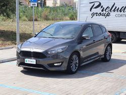 Gray Usata 2017 Ford Focus Tre volumi | 9650 € (Buon prezzo)