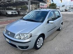 Grigio Usata 2008 Fiat Punto Dynamic Tre volumi | 2700 € (Buon prezzo)
