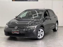 Grigio Usata 2022 VW Golf Style Tre volumi | 18.490 € (Buon prezzo)
