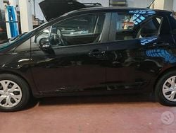 Nero Usata 2017 Toyota Yaris Active Tre volumi | 10.200 € (Buon prezzo)