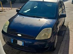 Blu Usata 2005 Ford Fiesta Tre volumi | 1100 € (Buon prezzo)