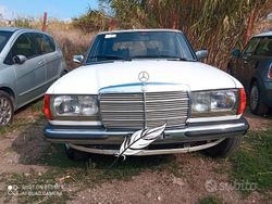 Usata 1970 Mercedes 240 Tre volumi | 7900 €
